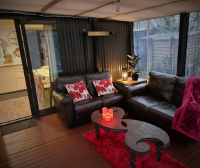 Arias Farm 2 bedroom Tiny Home with breakfast and shared spa